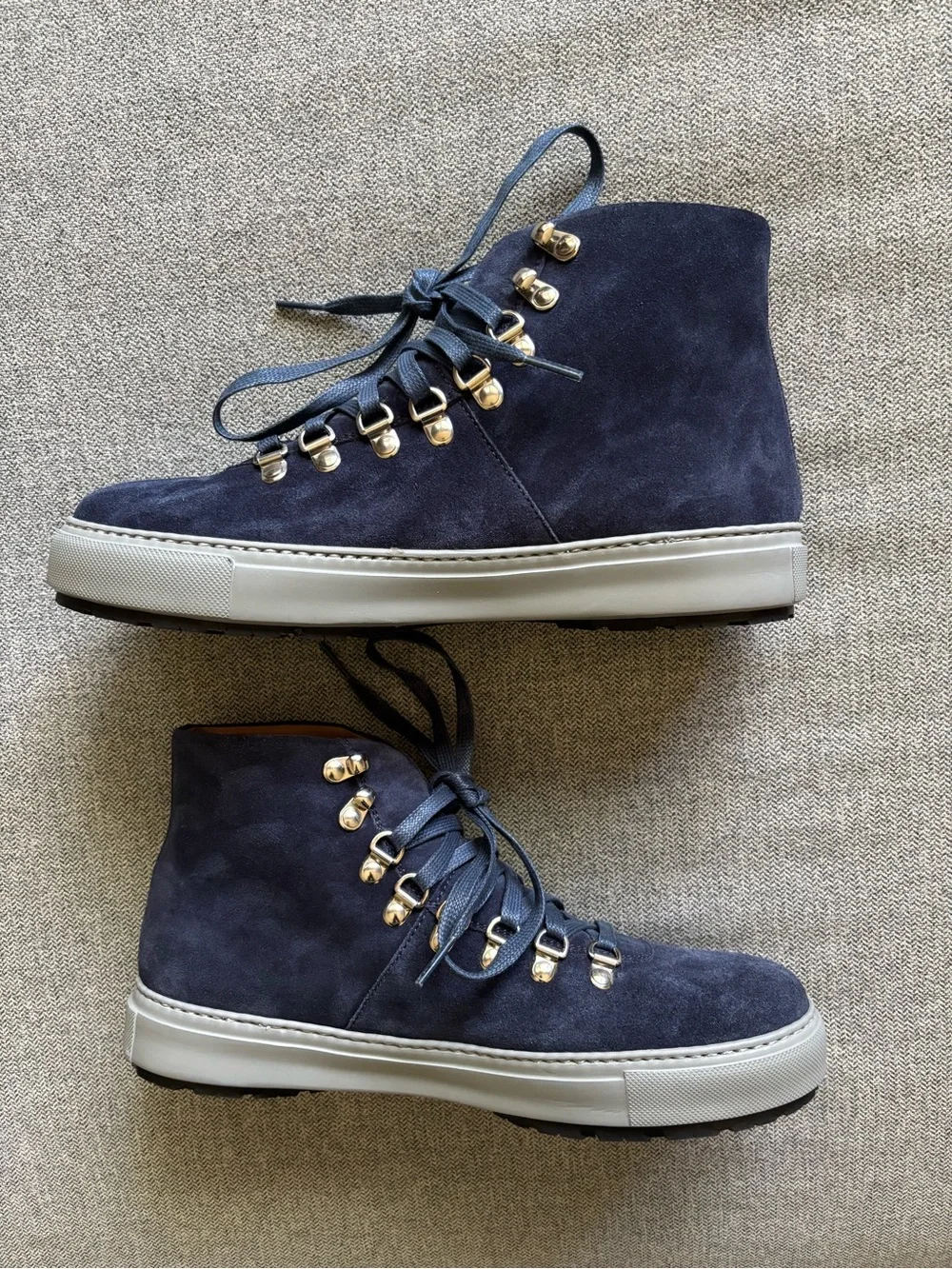 Magnanni Navy Suede Chukka Boots with Silver Eyelets